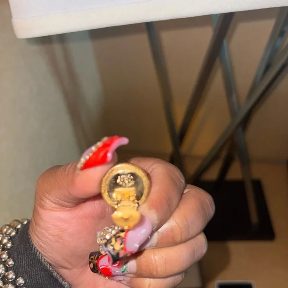 🤩SOLD🤩CHANEL resin CC  Clover Clip-on Earrings - Picture 9 of 9